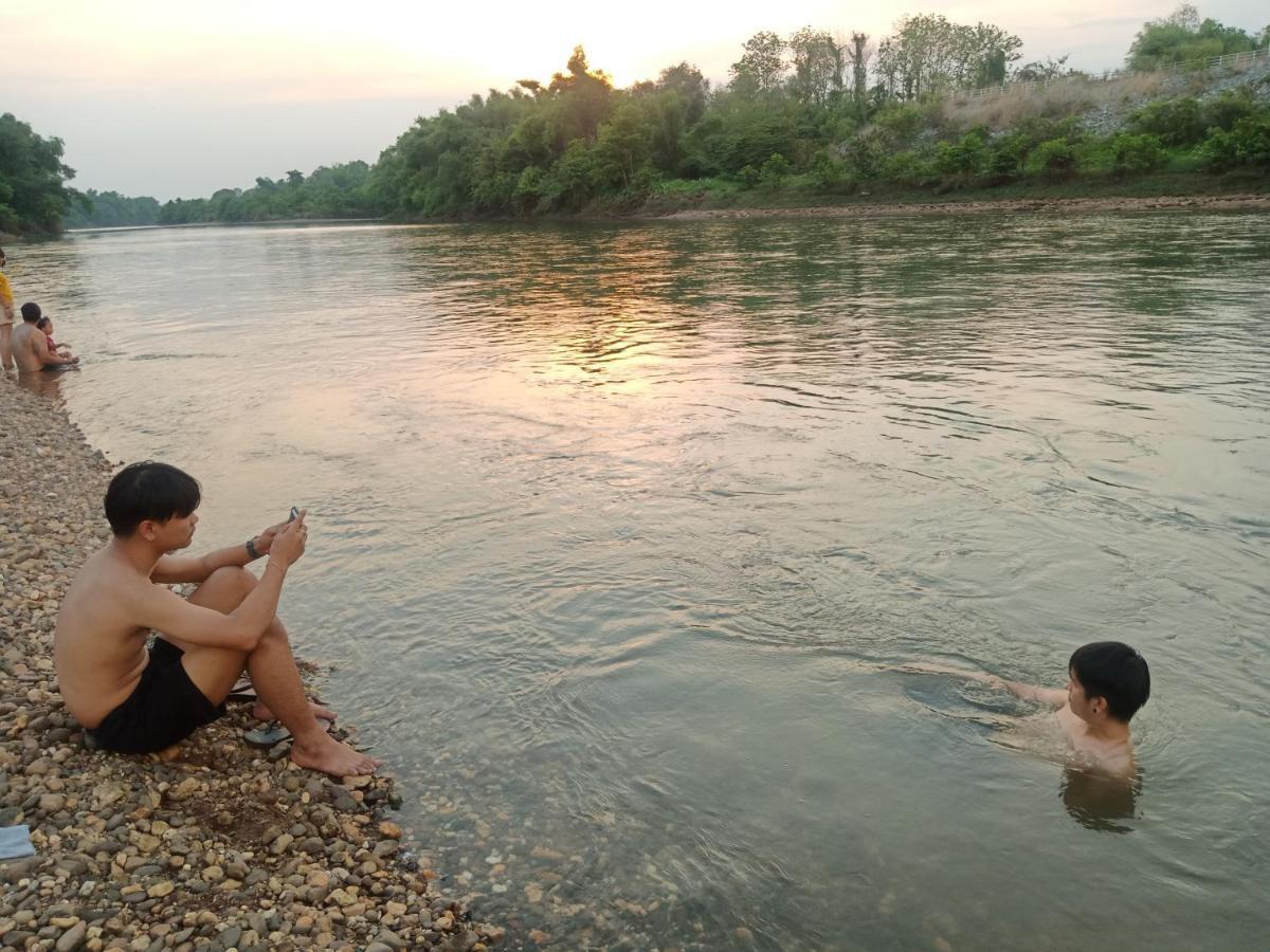 เฮือนน้ำน่าน House By The River Nan Uttaradit Εξωτερικό φωτογραφία